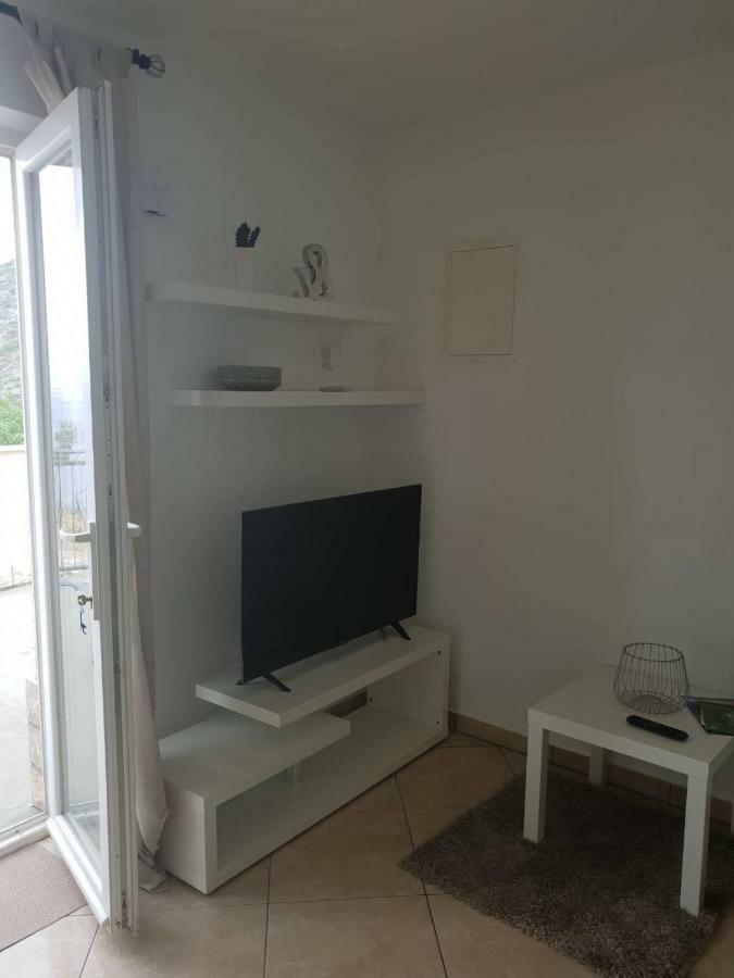 E&M Appartement Senj  Buitenkant foto