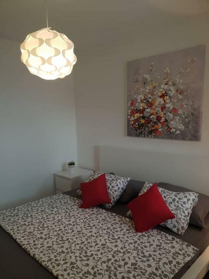 E&M Appartement Senj  Buitenkant foto